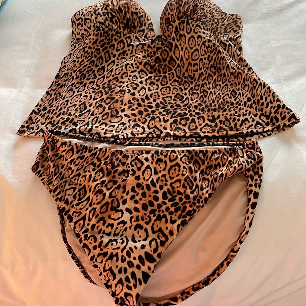 Victoria’s Secret Ladies tankini 2 piece leopard swimsuit. Worn once.